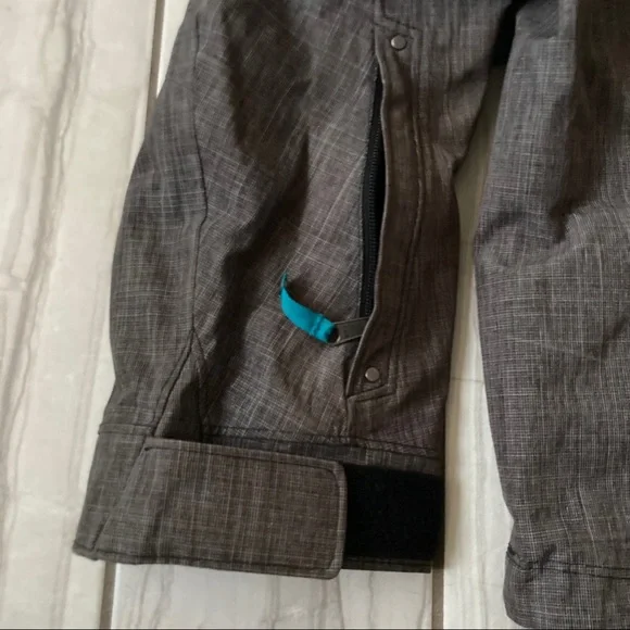 Mountain Hardwear ski/board jacket. EUC like new